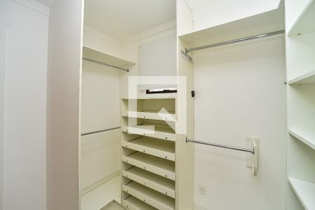 Apartamento à venda com 185m², 4 quartos e 3 vagas Apartamento à venda com 185m², 4 quartos e 3 vagasCloset da suíte