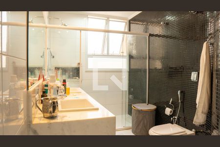 Apartamento à venda com 195m², 3 quartos e 1 vaga Apartamento à venda com 195m², 3 quartos e 1 vagaBanheiro da Suíte 2