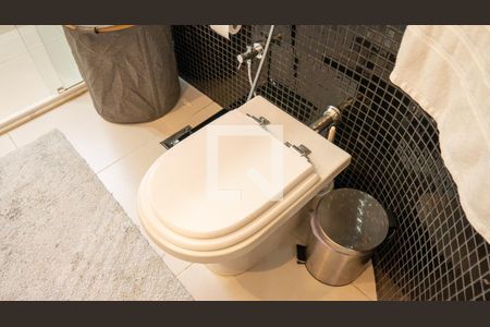 Apartamento à venda com 195m², 3 quartos e 1 vaga Apartamento à venda com 195m², 3 quartos e 1 vagaBanheiro da Suíte 2