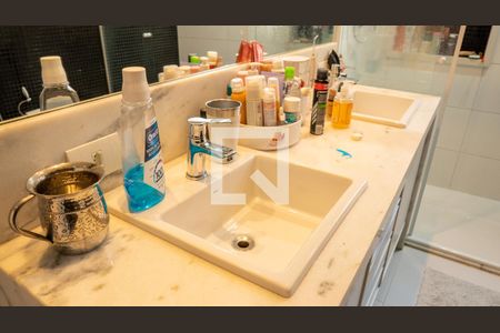 Apartamento à venda com 195m², 3 quartos e 1 vaga Apartamento à venda com 195m², 3 quartos e 1 vagaBanheiro da Suíte 2