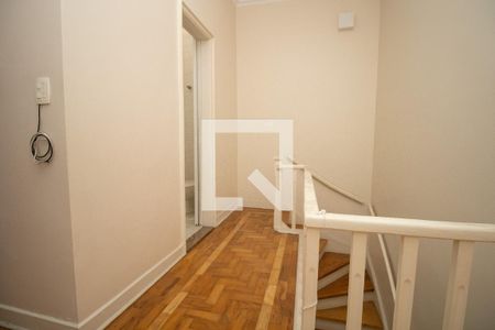 Casa à venda com 149m², 2 quartos e 2 vagas Casa à venda com 149m², 2 quartos e 2 vagasCorredor do piso superior