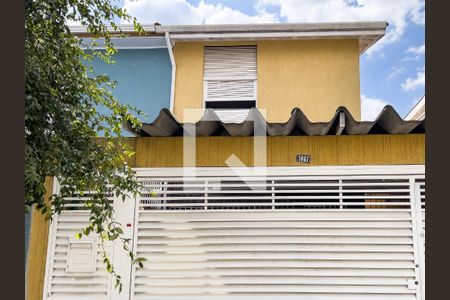 Casa à venda com 149m², 2 quartos e 2 vagas Casa à venda com 149m², 2 quartos e 2 vagasFachada