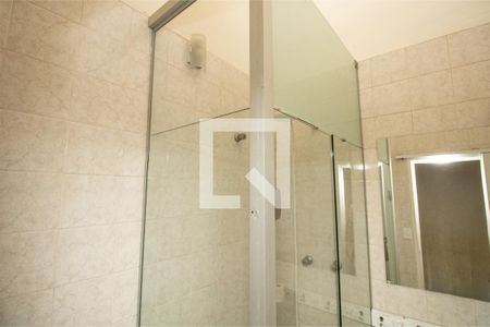 Casa à venda com 149m², 2 quartos e 2 vagas Casa à venda com 149m², 2 quartos e 2 vagasBanheiro, box e chuveiro