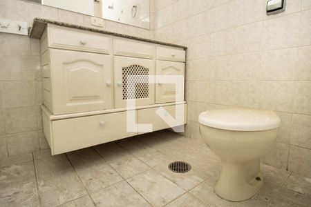 Casa à venda com 149m², 2 quartos e 2 vagas Casa à venda com 149m², 2 quartos e 2 vagasBanheiro, armário e louça sanitária