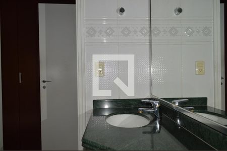 Apartamento à venda com 204m², 4 quartos e 4 vagasBanheiro da Suíte 1