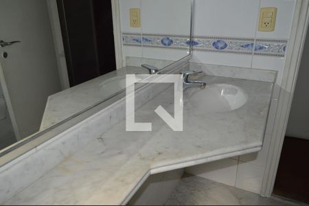 Apartamento à venda com 204m², 4 quartos e 4 vagasBanheiro da Suíte 2