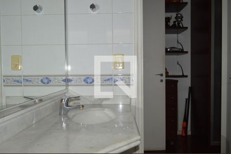 Apartamento à venda com 204m², 4 quartos e 4 vagasBanheiro da Suíte 2