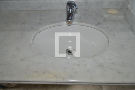 Apartamento à venda com 204m², 4 quartos e 4 vagasBanheiro da Suíte 2