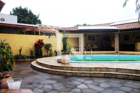 Casa à venda com 340m², 4 quartos e 4 vagas Casa à venda com 340m², 4 quartos e 4 vagasPiscina