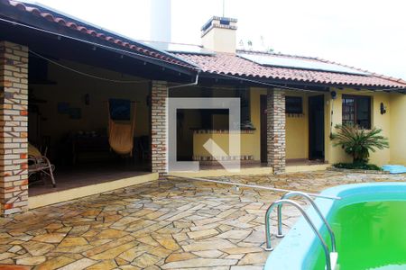 Casa à venda com 340m², 4 quartos e 4 vagas Casa à venda com 340m², 4 quartos e 4 vagasPiscina