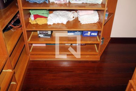 Casa à venda com 340m², 4 quartos e 4 vagas Casa à venda com 340m², 4 quartos e 4 vagasQuarto 1