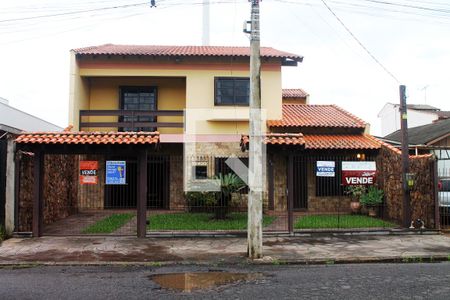 Casa à venda com 340m², 4 quartos e 4 vagas Casa à venda com 340m², 4 quartos e 4 vagasFachada