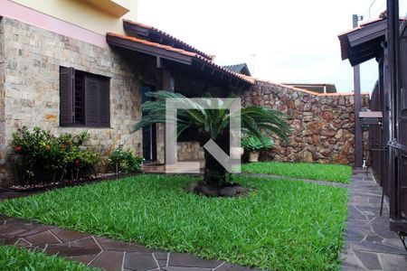 Casa à venda com 340m², 4 quartos e 4 vagas Casa à venda com 340m², 4 quartos e 4 vagasEntrada