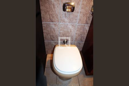 Casa à venda com 340m², 4 quartos e 4 vagas Casa à venda com 340m², 4 quartos e 4 vagasBanheiro