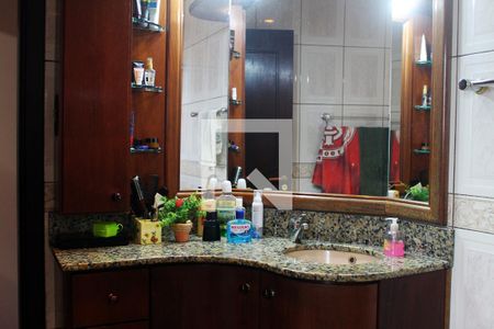 Casa à venda com 340m², 4 quartos e 4 vagas Casa à venda com 340m², 4 quartos e 4 vagasBanheiro