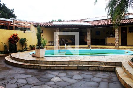 Casa à venda com 340m², 4 quartos e 4 vagas Casa à venda com 340m², 4 quartos e 4 vagasPiscina