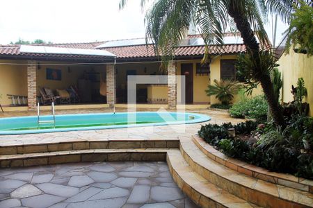 Casa à venda com 340m², 4 quartos e 4 vagas Casa à venda com 340m², 4 quartos e 4 vagasPiscina