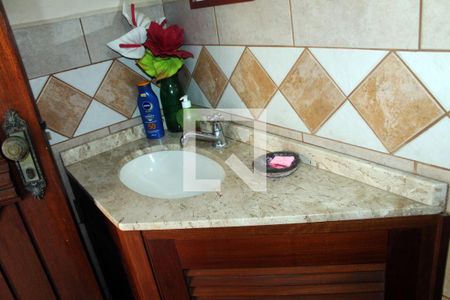 Casa à venda com 340m², 4 quartos e 4 vagas Casa à venda com 340m², 4 quartos e 4 vagasBanheiro