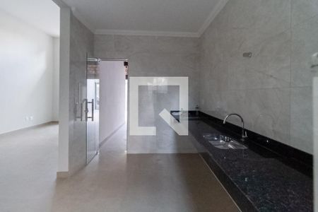 Casa à venda com 180m², 3 quartos e 2 vagas Casa à venda com 180m², 3 quartos e 2 vagasCozinha