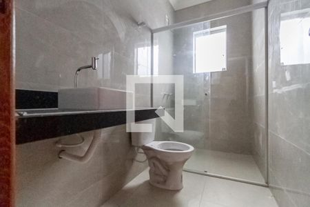 Casa à venda com 180m², 3 quartos e 2 vagas Casa à venda com 180m², 3 quartos e 2 vagasBanheiro social