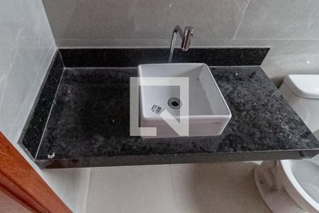 Casa à venda com 180m², 3 quartos e 2 vagas Casa à venda com 180m², 3 quartos e 2 vagasBanheiro social