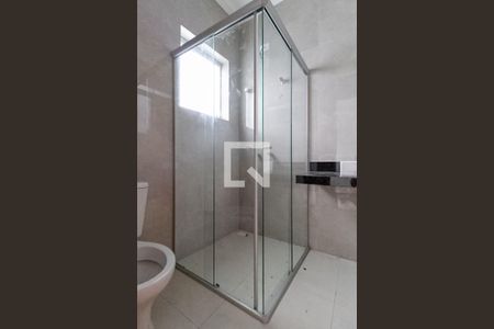 Casa à venda com 180m², 3 quartos e 2 vagas Casa à venda com 180m², 3 quartos e 2 vagasBanheiro da suíte