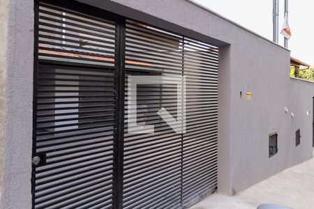 Casa à venda com 180m², 3 quartos e 2 vagas Casa à venda com 180m², 3 quartos e 2 vagasFachada