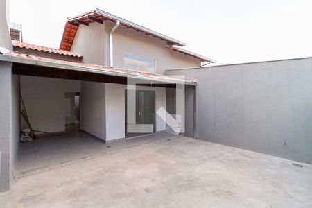 Casa à venda com 180m², 3 quartos e 2 vagas Casa à venda com 180m², 3 quartos e 2 vagasEntrada