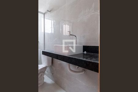 Casa à venda com 180m², 3 quartos e 2 vagasBanheiro social