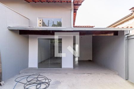 Casa à venda com 180m², 3 quartos e 2 vagasEntrada