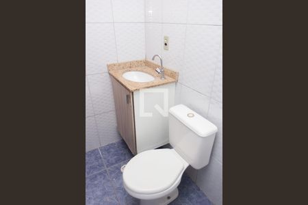 Banheiro 1 (suíte) de casa para alugar com 2 quartos, 88m² em Jardim Eliane, São Paulo