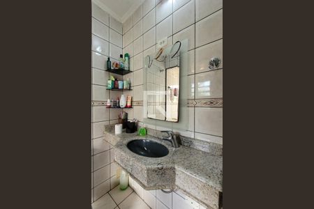 Casa à venda com 300m², 3 quartos e 2 vagasBanheiro da suíte 2