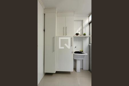 Casa à venda com 300m², 3 quartos e 2 vagasLavanderia