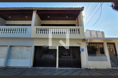 Casa à venda com 300m², 3 quartos e 2 vagasFachada