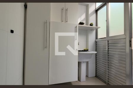 Casa à venda com 300m², 3 quartos e 2 vagasLavanderia