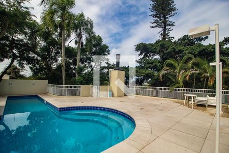 Casa de condomínio à venda com 243m², 4 quartos e 2 vagas Casa de condomínio à venda com 243m², 4 quartos e 2 vagasÁrea comum - Piscina