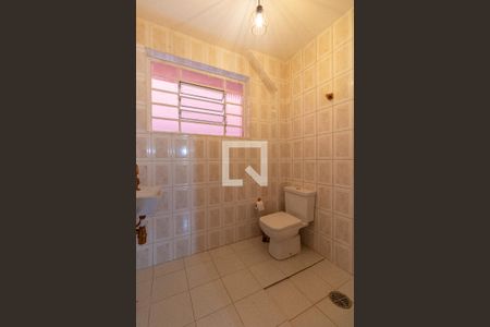 Casa à venda com 600m², 4 quartos e 4 vagas Casa à venda com 600m², 4 quartos e 4 vagasBanheiro