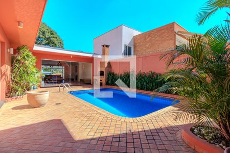 Casa à venda com 600m², 4 quartos e 4 vagas Casa à venda com 600m², 4 quartos e 4 vagasArea comum