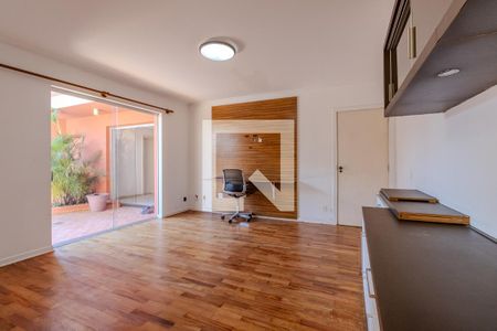 Casa à venda com 600m², 4 quartos e 4 vagas Casa à venda com 600m², 4 quartos e 4 vagasEscritorio