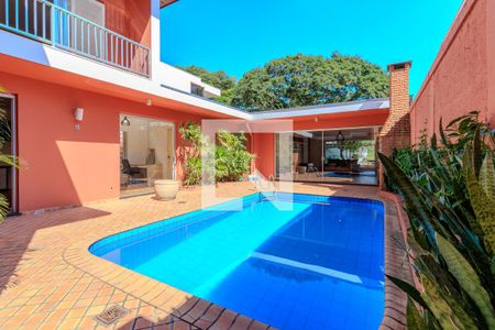Casa à venda com 600m², 4 quartos e 4 vagas Casa à venda com 600m², 4 quartos e 4 vagasArea comum