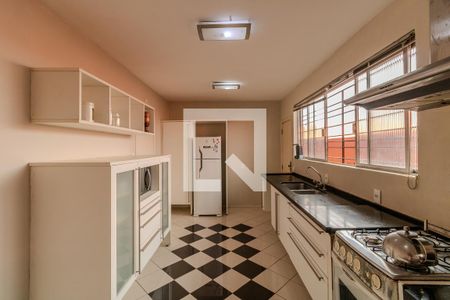 Casa à venda com 600m², 4 quartos e 4 vagas Casa à venda com 600m², 4 quartos e 4 vagasCozinha