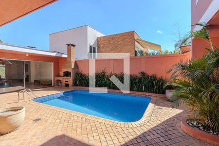 Casa à venda com 600m², 4 quartos e 4 vagas Casa à venda com 600m², 4 quartos e 4 vagasArea comum