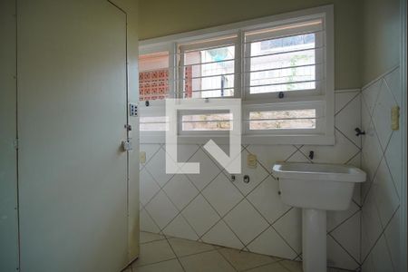 Casa à venda com 324m², 4 quartos e 5 vagas Casa à venda com 324m², 4 quartos e 5 vagasÁrea de Serviço
