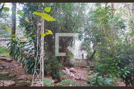 Casa à venda com 324m², 4 quartos e 5 vagas Casa à venda com 324m², 4 quartos e 5 vagasVista do Quarto 6