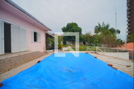 Casa à venda com 324m², 4 quartos e 5 vagas Casa à venda com 324m², 4 quartos e 5 vagasPiscina