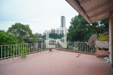 Casa à venda com 324m², 4 quartos e 5 vagas Casa à venda com 324m², 4 quartos e 5 vagasÁrea externa