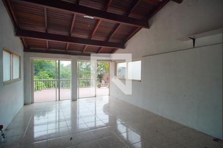 Casa à venda com 324m², 4 quartos e 5 vagas Casa à venda com 324m², 4 quartos e 5 vagasÁrea comum