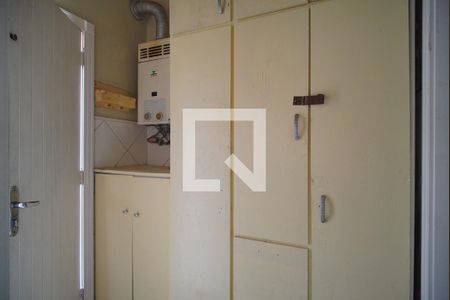 Casa à venda com 324m², 4 quartos e 5 vagas Casa à venda com 324m², 4 quartos e 5 vagasÁrea de Serviço