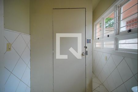 Casa à venda com 324m², 4 quartos e 5 vagas Casa à venda com 324m², 4 quartos e 5 vagasÁrea de Serviço