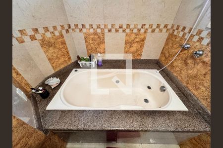 Casa à venda com 239m², 4 quartos e 4 vagas Casa à venda com 239m², 4 quartos e 4 vagasBanheiro da Suíte